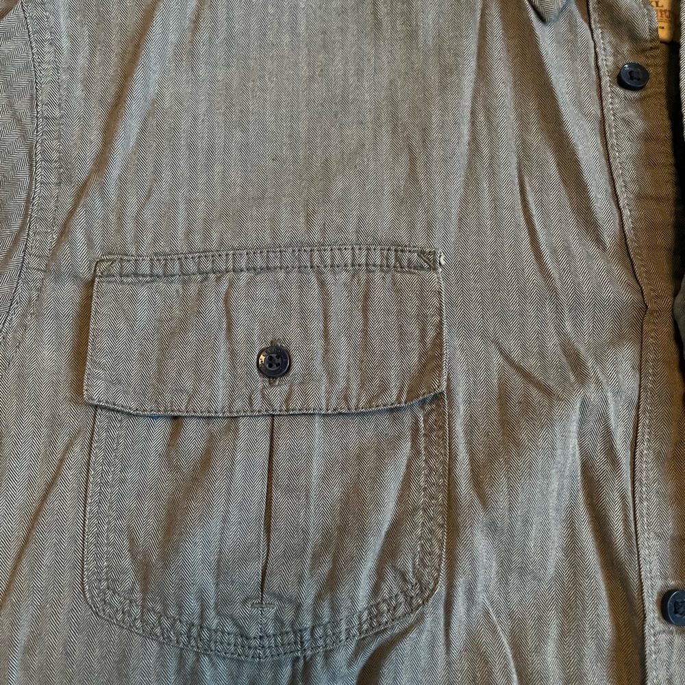 LEVIS lightweight Soft Button Down - Picture 2 of 5